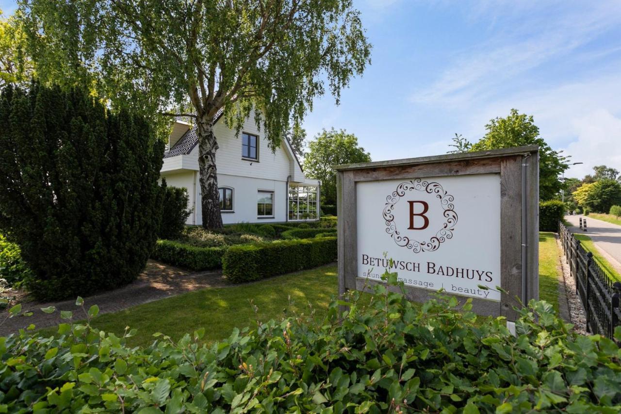 Betuwsch Badhuys Bed & Breakfast Lienden Exterior photo